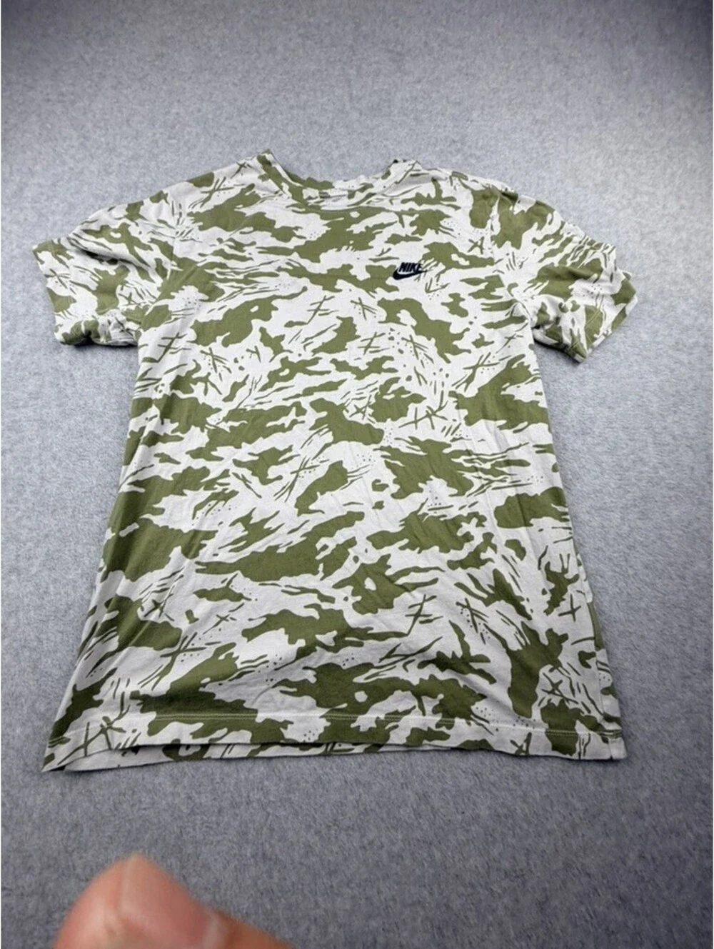 Nike The Nike Tee Mens Small S Green Camouflage Short Sleeve T Shirt DR7819-100